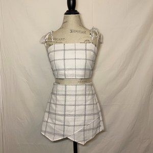 Two Piece Set Black & White Square